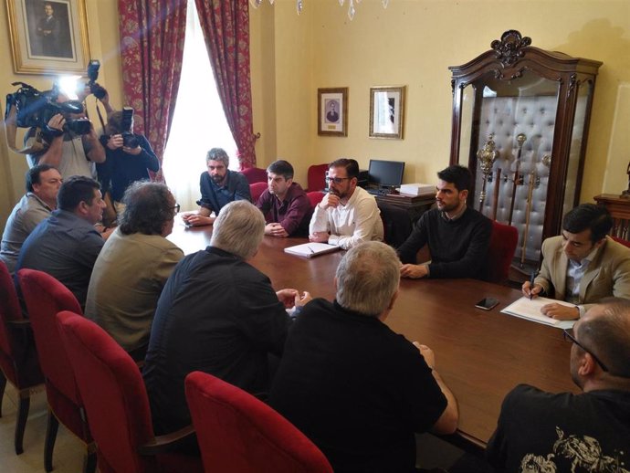 Reunión de trabajo de representantes municipales de Ferrol con trabajadores del comité de Navantia.