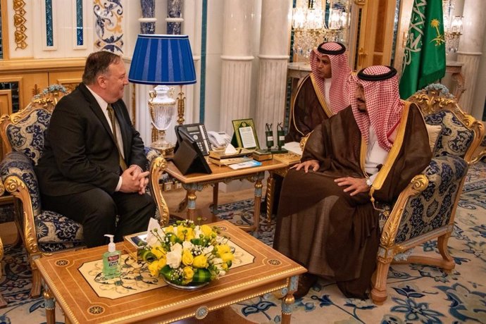 Mike Pompeo y el rey Salman de Arabia Saudí