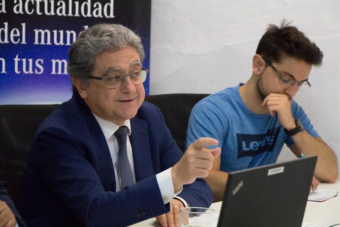 Enrique Millo, secretario general de Acción Exterior de la Junta de Andalucía, durante su conferencia en los cursos de verano de la UPO en Carmona