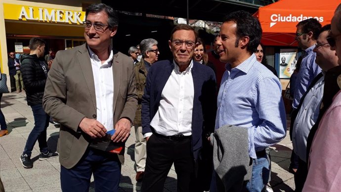 Ignacio prendes, Juan Vázquez e Ignacio Cuesta en un acto de Ciudadanos.
