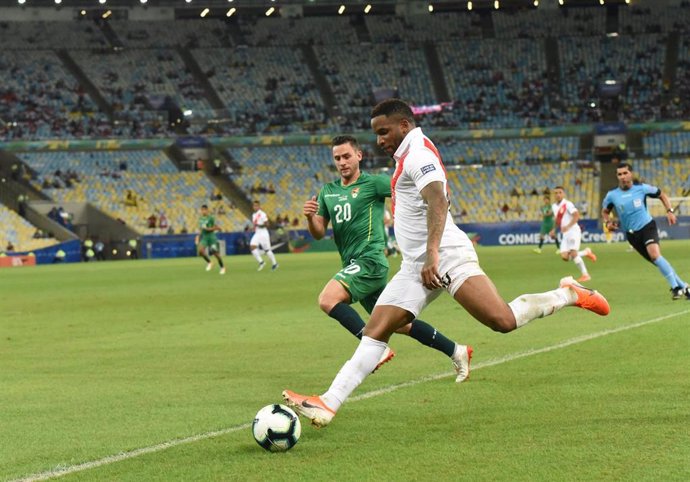 Jefferson Farfán en una acción del partido entre Perú y Bolivia de la Copa América 2019
