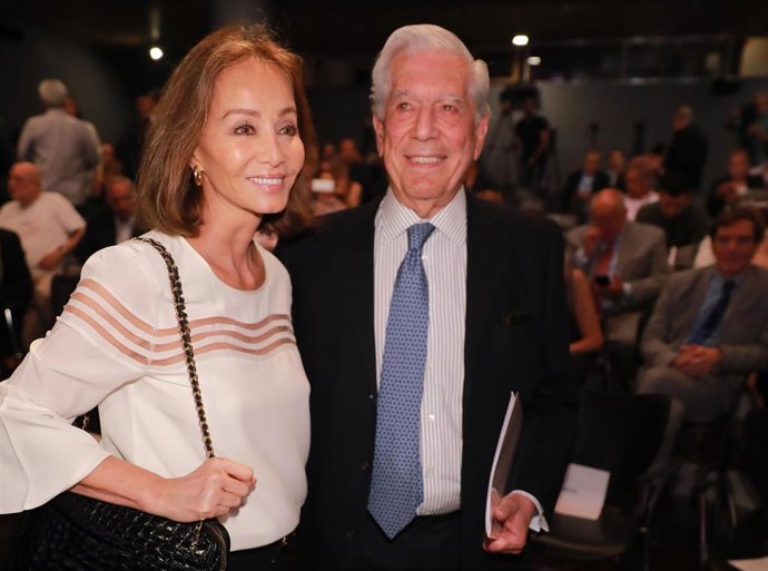 ISABEL PREYSLER Y MARIO VARGAS LLOSA EN EL FOTO ATLÁNTICO