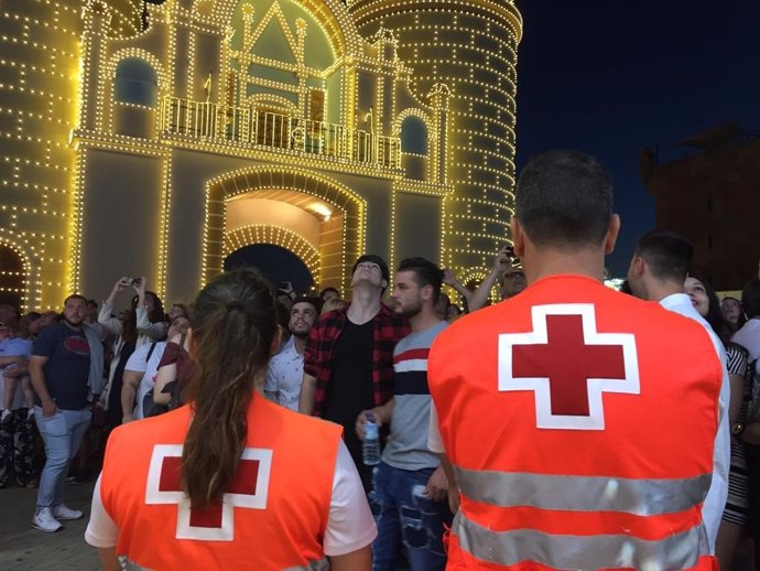 Voluntarios de Cruz Roja en la Feria de San Juan de Badajoz