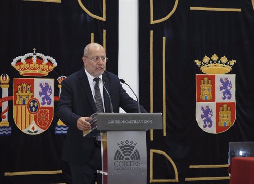 Firma de acuerdo de gobierno en Castilla y León entre PP y Ciudadanos