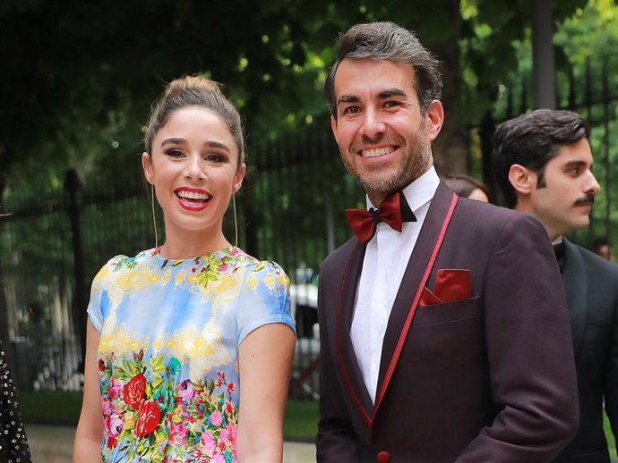 Daniel Muriel y Candela Serrat siguen viviendo en un sueño. Recordemos que la pareja contrajo matrimonio el 8 de junio en Menorca y desde entonces todas las apariciones públicas que han hecho, las han realizado con una sonrisa de oreja a oreja que deja 