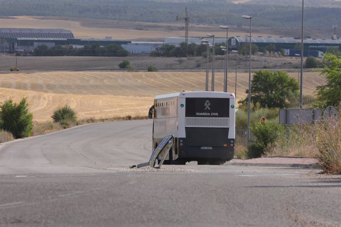 Els set presos homes del procés independentista (Oriol Junqueras, Quim Forn, Jordi Snchez, Jordi Turull, Josep Rull, Raül Romeva i Jordi Cuixart ) abandonen en un furgó de la Gurdia Civil la presó de Valdemoro a Madrid (on han pernoctat després de ser