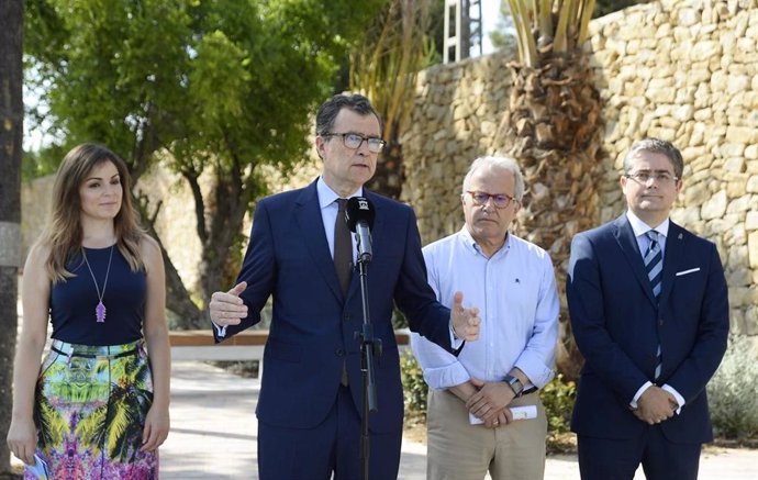 José Ballesta, junto a los concejales Rebeca Pérez, Felipe Coello y Jesús Pacheco, en la pesentación de Murcia en Verano