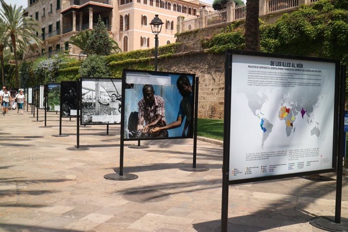 Exposició 'De las Illes al món' al passeig de la Sagrera de Palma