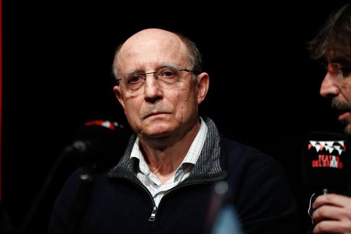 Ángel Hernández, que ayudó a morir a su esposa, María José, enferma de esclerosis múltiple, durante el coloquio sobre sobre eutanasia y derecho a morir dignamente celebrado en el Teatro del Barrio de Madrid.