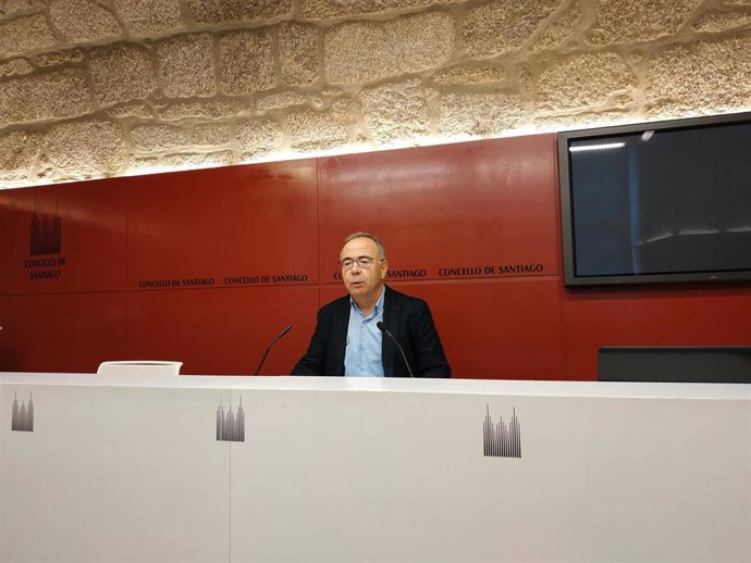 El alcalde de Santiago, Xosé Antonio Sánchez Bugallo, en una rueda de prensa
