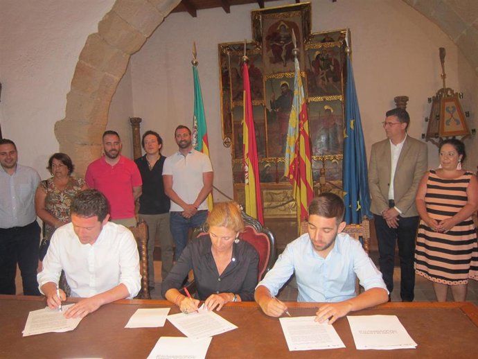 Firma del Acord de Fadrell