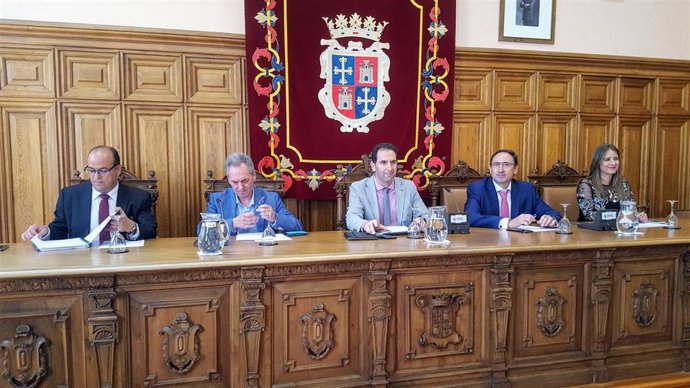 Los plenos del Ayuntamiento de Palencia se celebrarán el tercer jueves del mes y se adelantan a las 12 horas