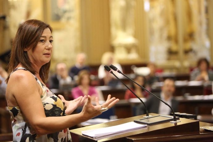 La presidenta del Govern, Francisca Armengol, en del debate de política general del Parlament en 2017 (imagen de archivo)