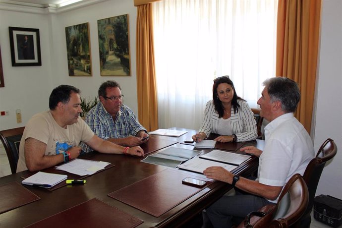 La alcaldesa de Espartinas se reúne con el gerente de la Mancomunidad del Guadalquivir