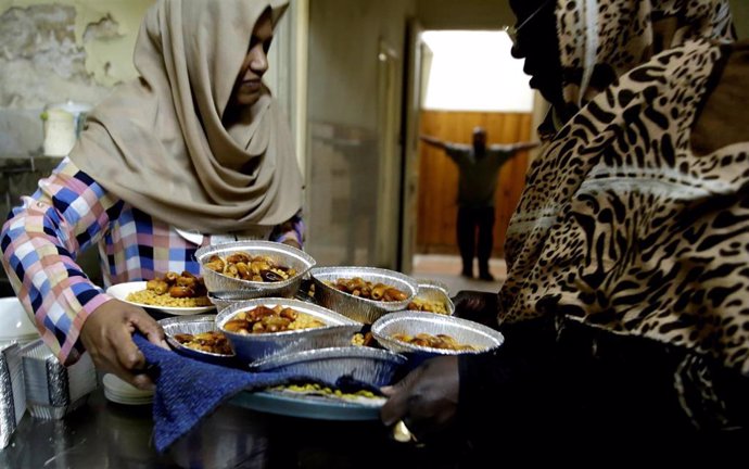 Mujeres sudanesas celebran el Ramadán en El Cairo