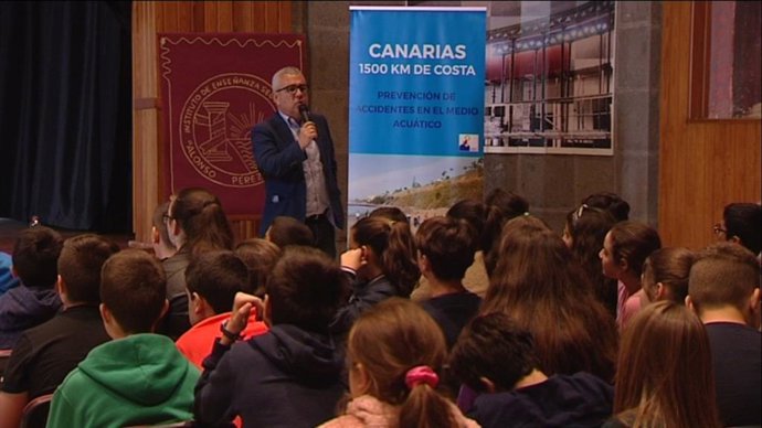 Sebastián Quintana En Una De Las Charlas Del Curso Pasado Ante Más De Un Centenar De Alumnos Del IES Alonso Pérez Díaz, La Palma