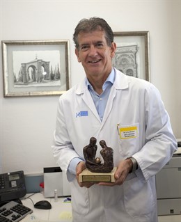 El jefe de Neumología del San Pedro, Carlos Ruiz premiado por la Sociedad de Neumología