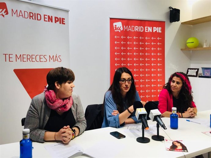De derecha a izquierda: la diputadas de IU en la Asamblea de Madrid Vanessa Lillo y Sol Sánchez y la candidata de IU en Getafe, Yolanda Hidalgo