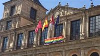 IU-Podemos cree que la intolerancia no cabe en Toledo tras la críticas de Vox a la bandera LGTBI en el Ayuntamiento