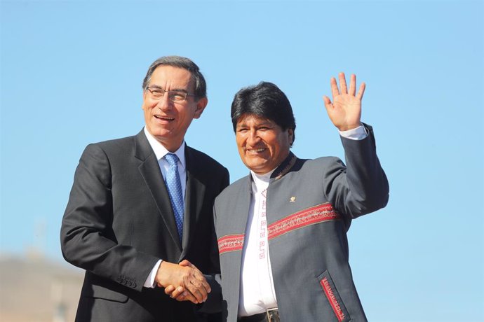 Peru's President Martin Vizcarra and his Bolivian counterpart Evo Morales attend a bilateral meeting in Ilo
