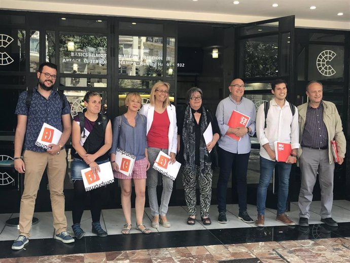Representantes de Compromís y del PSPV-PSOE que integran las comisiones negociadoras para conformar el nuevo gobierno de la ciudad de Valncia.