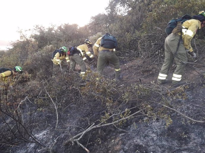 Bomberos trabajan en un incendio en Villaviciosa de Córdoba