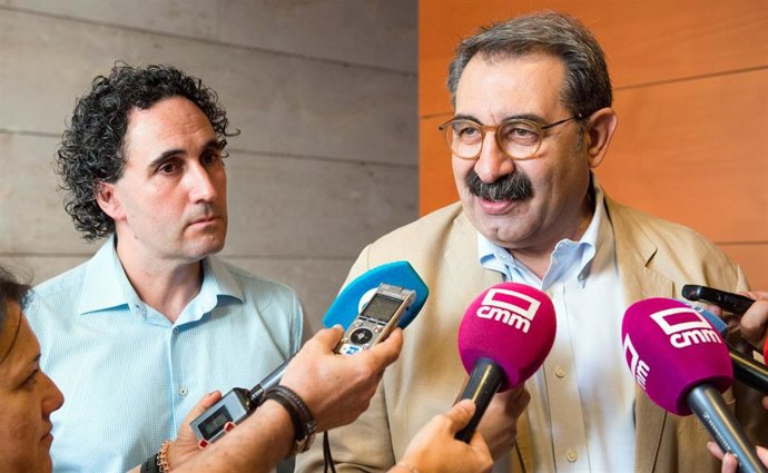 El consejero de Sanidad de C-LM en funciones, Jesús Fernández Sanz, en declaraciones a los medios previas a la inauguración de la jornada 'Cambio climático y salud'