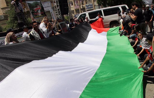 Manifestantes palestinos en el aniversario de la Nakba