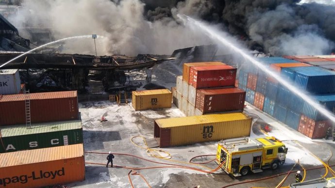 Incendio en la fábrica Indorama en San Roque