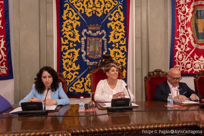 Pleno extraordinario de Cartagena con la renuncia de Manuel Mora (PSOE). Al frente del Pleno la vicealcaldesa, Noelia Arroyo