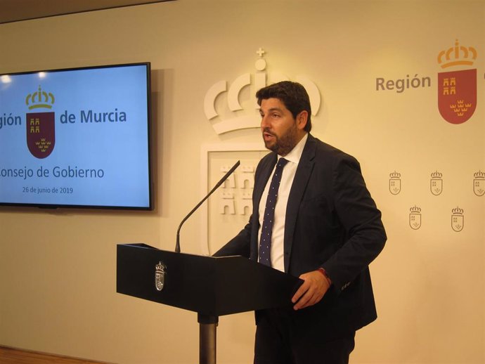 El candidato del PP a la Presidencia de la Comunidad, Fernando López Miras