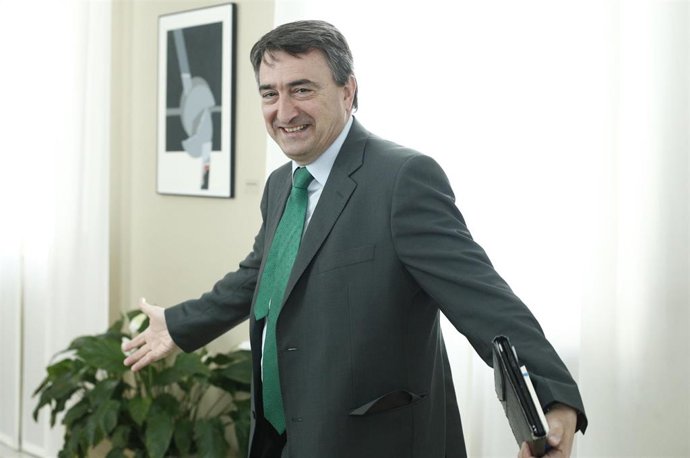 El portavoz del PNV en el Congreso de los Diputados, Aitor Esteban, a su llegada a la reunión de la Junta de Portavoces del Congreso de los Diputados.