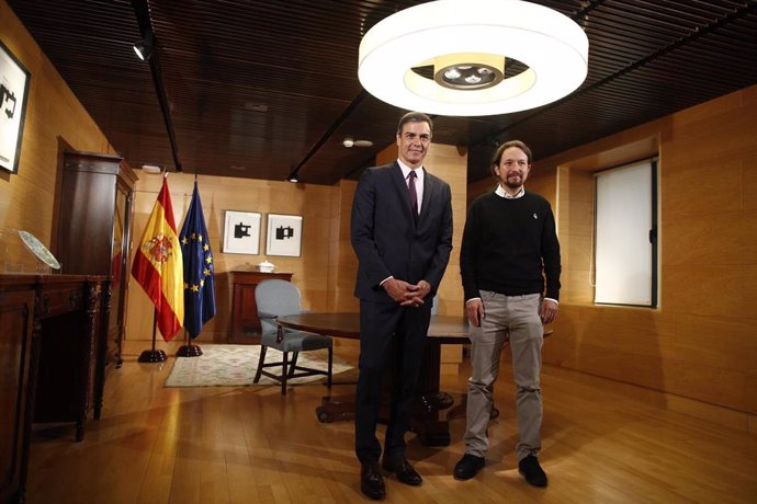 El presidente del Gobierno en funciones, Pedro Sánchez, inicia las reuniones para formar gobierno con el secretario general de Unidas Podemos, Pablo Iglesias, en el Congreso de los Diputados.