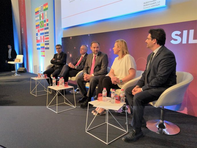 El ministre de Foment en funcions, José Luis Ábalos, en la inauguració de la 21a edició del Saló Internacional de la Logística (SIL)