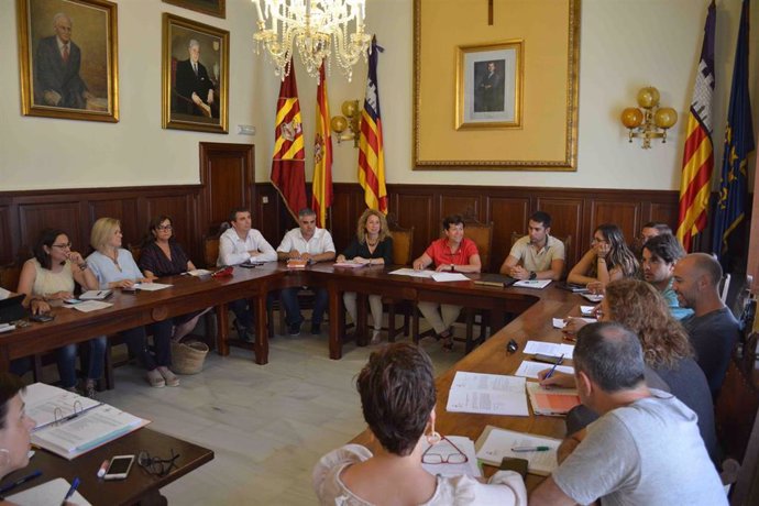Imagen de primera sesión plenaria del Ayuntamiento de Santanyí.