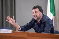 Salvini advierte a Sea-Watch de que en Italia "no desembarcará nadie"