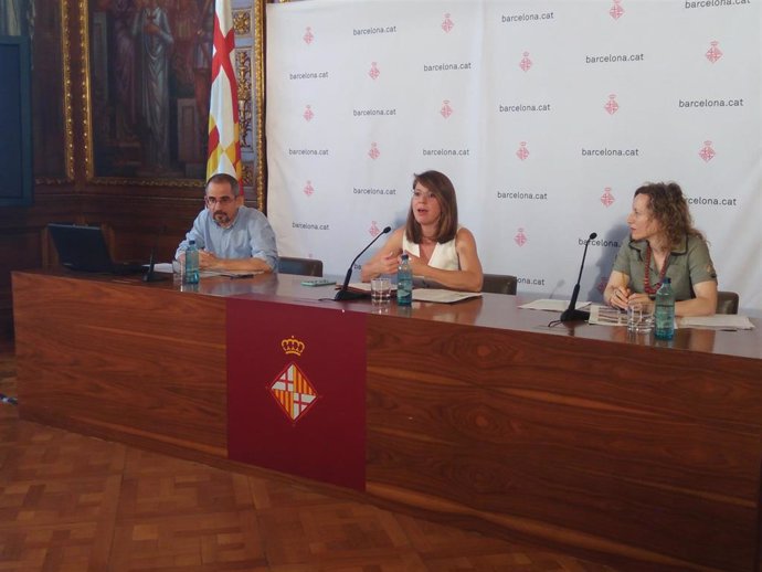 Janet Sanz, Manuel Valdés y Carolina Puig en rueda de prensa