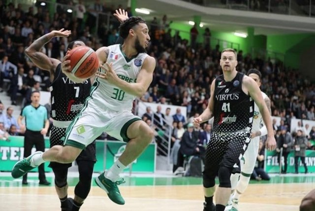 El base estadounidense Jeremy Senglin, en un partido con el Nanterre 92.