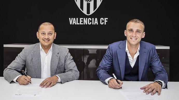 Jasper Cillessen firma con el Valencia