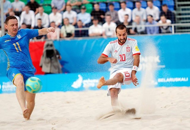 Llorenç Gómez León, durante un partido de la selección española de fútbol playa.