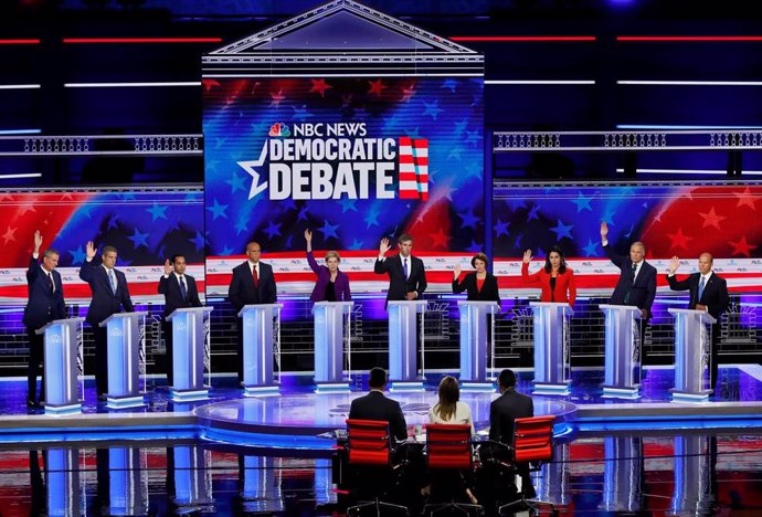 Los candidatos demócratas en el primer debate presidencial de EEUU