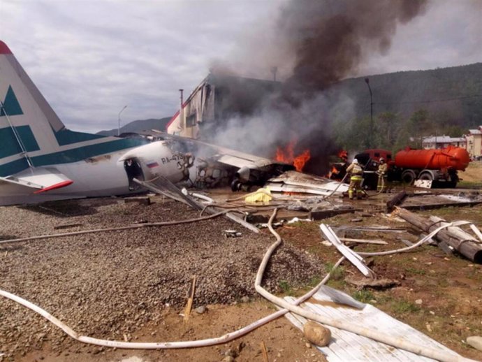 Al menos dos muertos y siete heridos tras un aterrizaje de emergencia en el sur 