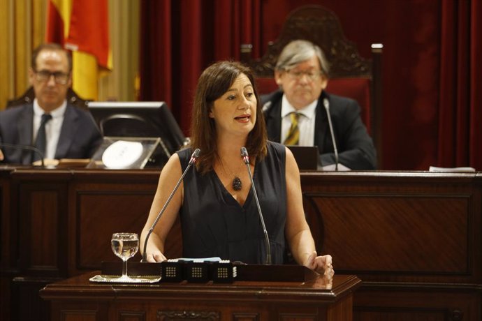 La presidenta de las Islas Baleares, Francina Armengol, durante su discurso de investidura en el Parlament Balear.