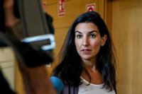 Monasterio dice que solo quiere facilitar la investidura y reta a Aguado a explicar por qué se opone a sus condiciones