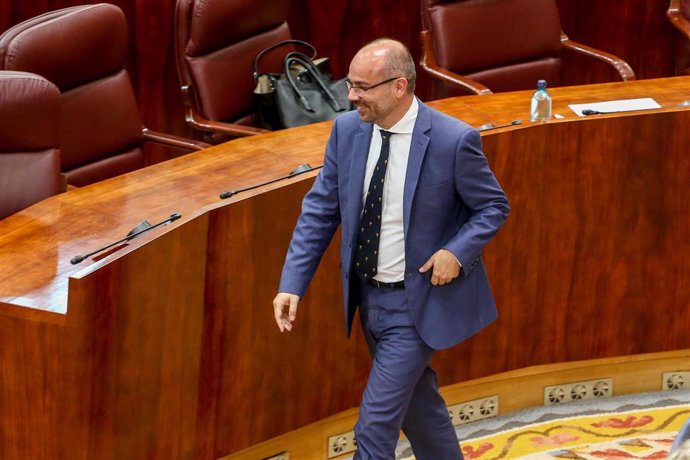 El diputado de Ciudadanos y nuevo presidente de la Asamblea de Madrid con los votos de PP, Cs y Vox, Juan Trinidad, durante la sesión Constitutiva de la XI Legislatura de la Asamblea de Madrid.