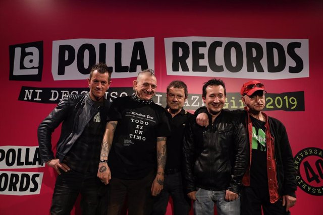 (I-D) Txiki, Evaristo, Abel, Tripi y Sumé, componentes de ‘La Polla Records’ durante la rueda de prensa en la que el grupo de música anuncia que vuelve  a la actividad 16 años después de su separación. Además, 40 años después de su creación, la banda vuel