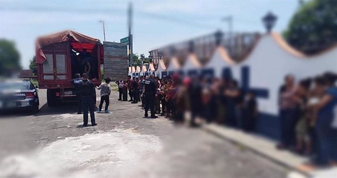 Detienen un camión con 86 migrantes indocumentados