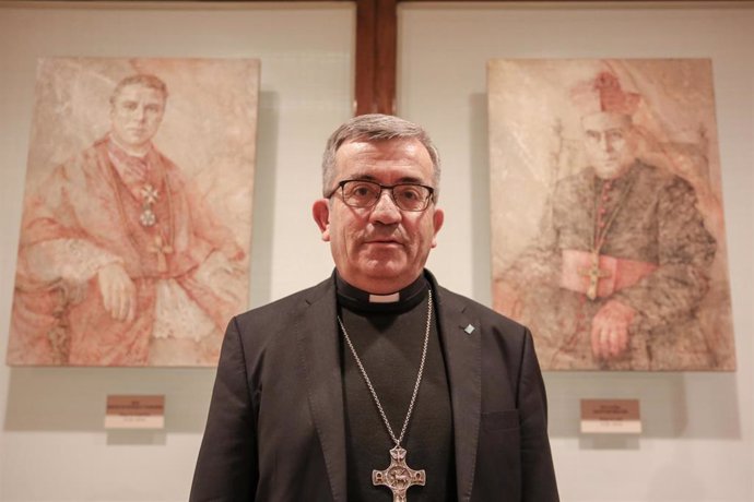 Posado del nuevo secretario general de la Conferencia Episcopal Española (CEE), Monseñor Luis Argüello García.  