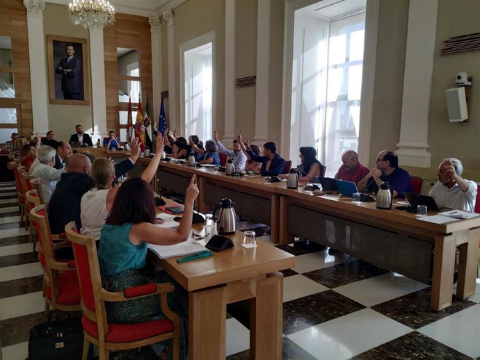 El Ayuntamiento de Cáceres celebra el primer Pleno organizativo