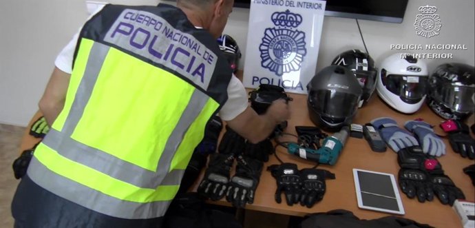 Np Con Audio: "Detenidos Dos Ladrones Como Presuntos Autores De 15 Robos Con Fuerza Sobre Los Baules De Las Motocicletas"